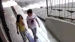 Gaziosmanpaşa'da çocukların saniyelerle kurtulduğu kaza