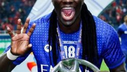 Gomis, 2 yıl daha Al-Hilal'de