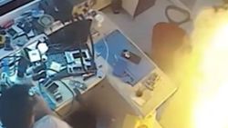 Aydın'da telefon bataryası bomba gibi patladı