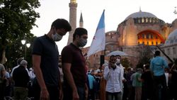 Ayasofya'da ilk sabah namazı eda edildi