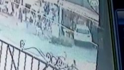 Mersin'de kaza yapan aracın dükkana girme anı kamerada