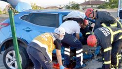 Kocaeli'de cip bariyerlere çarptı: 4 yaralı