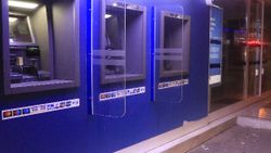 Adana'da bir kişi ATM kartını yutunca camını kırdı