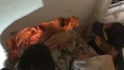 Şişli'de asansörde kalan 3 kişi, duvar kırarak kurtarıldı