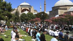 Ayasofya Camii'nde ikinci cuma yoğunluğu