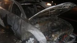 Bolu'da bir otomobil yanarak kül oldu