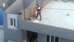 Adana polisinin bayrak hassasiyeti takdir topladı
