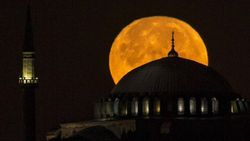 Ayasofya'da dolunay manzarası