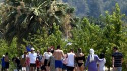 Marmaris'te bayram tatilini uzatanlar, plajları doldurdu