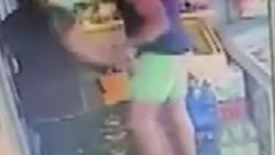 Polonya'da maske uyarısı yapan kadına yumruk attı