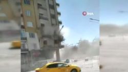 Malatya'da depremde hasar alan binanın çökme anı