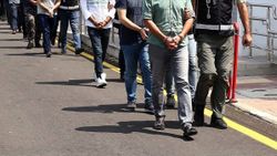 İzmir merkezli 40 ilde FETÖ operasyonu