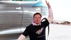 SpaceX, yaklaşık 2 milyar dolarlık rekor bir yatırım aldı