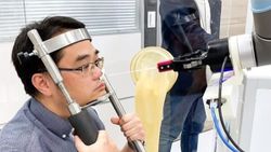 İnsandan 10 dakika daha hızlı koronavirüs testi yapan robot