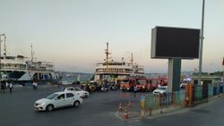 Arabalı vapurda yangın paniği