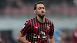 Hakan Çalhanoğlu, İtalya'da ayın futbolcusu oldu