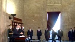 Cumhurbaşkanı Recep Tayyip Erdoğan Anıtkabir'de