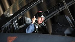 F-16 savaş uçağının özellikleri neler? Milli Savunma Bakanı Hulusi Akar'ın F-16 uçuşu