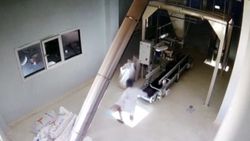 Mersin'de 6 metreden boşluğa düşünce hayatını kaybetti