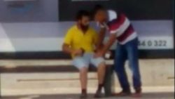 Adana'da dua kitabı satmaya çalıştığı engelliyi hırpalayıp gasbetti