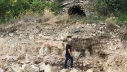 İzmit'teki inşaatın temel kazısında tarihi surlara zarar verildi