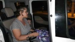 Hatay'da 1 yaşındaki kızıyla parklarda kalıyordu, sığınma evine yerleştirildi