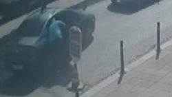 Pendik'te gaspçıların çaldığı parasının peşinden otomobille sürüklendi