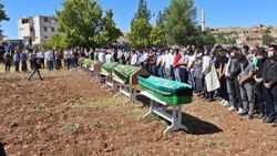 Mardin'deki kazada ölen 3'ü çocuk 6 kişi toprağa verildi