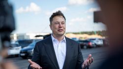Elon Musk, röportaj sırasında çocuğunun adını hatırlayamadı