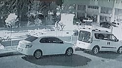 Karabük'te erkek arkadaşına sinirlenip araçtan atladı