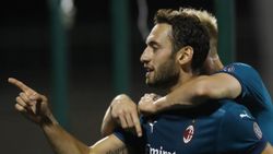 Hakan Çalhanoğlu, Milan'ı sırtladı