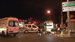 Şişli'de çalıntı motosikletle kaçan iki kişi taksiye çarptı