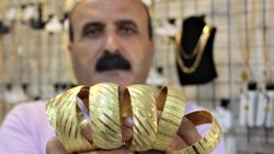 Düğün yapacaklar, sahte altın takılara yöneldi
