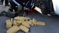 Erzurum'da emekli polisin aracından eroin çıktı