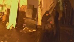 İstanbul'da tuvalet penceresinden kaçmaya çalışan hırsızlık şüphelileri 2'nci kattan düştü