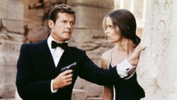 İngiliz polisi, James Bond'un çalınan silahlarını arıyor