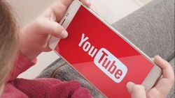 Bir YouTube çalışanı, rahatsız edici videolar izlemeye zorlandığı için şirkete dava açtı