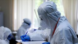 İngiltere'de test yetersizliği: Sağlıkçılar işe gidemiyor