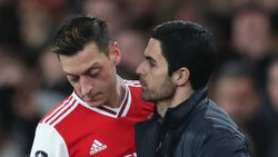 Mikel Arteta: Mesut Özil'in kadroya girmesi zor