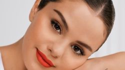 Selena Gomez ameliyat izini paylaştı