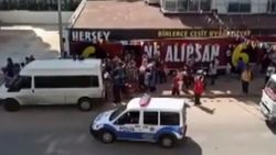 Antalya'da indirimli fiyatlar, koronavirüs ve sosyal mesafeyi unutturdu