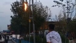 Sultangazi'de patlayan elektrik direği ile selfie çekildiler