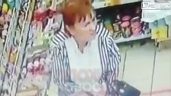 Rusya’da yaşlı kadın sosisi iç çamaşırına sakladı