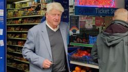 Boris Johnson'ın babası Stanley'e 200 sterlin maske takmama cezası