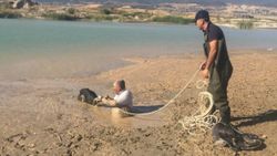 Kahramanmaraş'ta keçisini kurtarmak isterken bataklığa saplandı