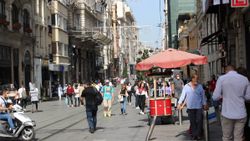 Beyoğlu Belediye Başkanı, Taksim’de kaldırılan simitçi tezgahlarına ilişkin açıklama yaptı