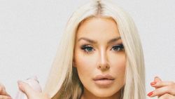 Tana Mongeau: Biden'a oy verene çıplak fotoğraflarımı göndereceğim