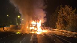 Adana'da yolcu otobüsü yandı