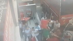 Esenyurt'ta pazarcıların yer kavgası kamerada