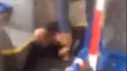 Hollanda'da maske uyarısı yapan şoför saldırıya uğradı